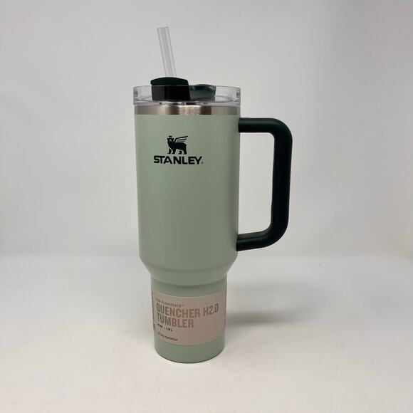Stanley Cuddle Collab 40oz Stainless Steel Flow State Quencher Tumbler Green NWT - Picture 1 of 4
